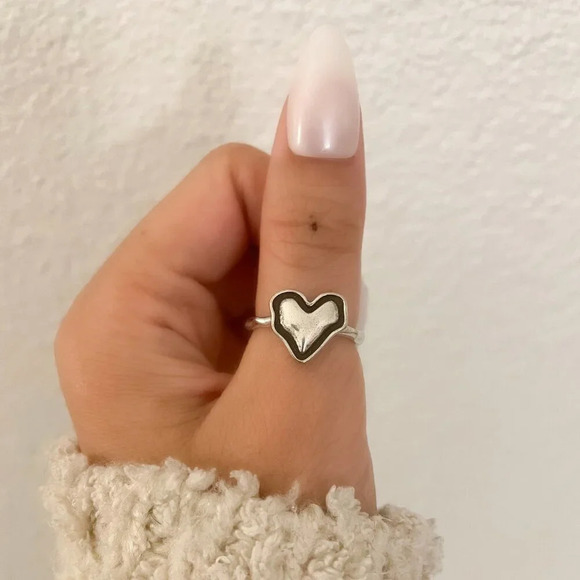 925 Sterling Silver Minimalist Black Heart Ring Dainty Heart Ring Black & Silver - Picture 4 of 9